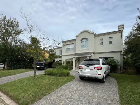 Casa 4 ambientes con 3 baños