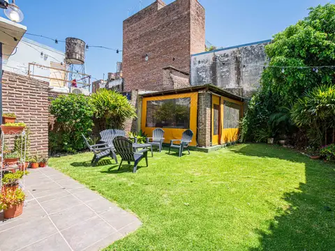 Casa 6 ambientes con 2 baños