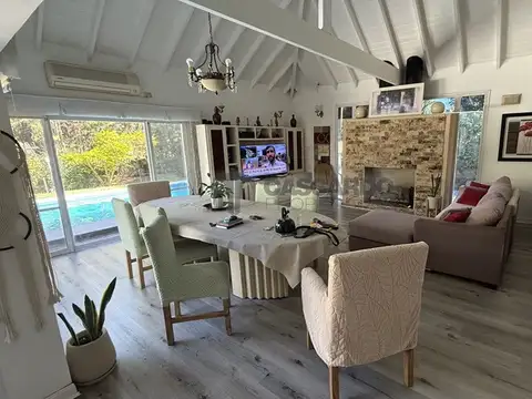 Casa 4 ambientes con 3 baños