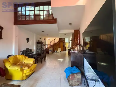 Casa 6 ambientes con 4 baños