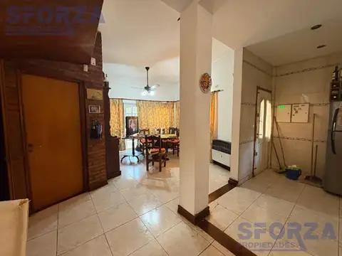 Casa en Alquiler con 3 cocheras