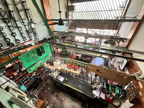 Local en Venta Via Púb.