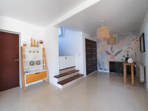 Casa 6 ambientes con 3 baños