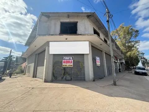 LOCALES EN ESQUINA COMERCIAL