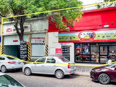 Enorme terreno de 19m2 de frente con 3 negocios comerciales actualmente funcionando