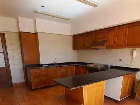Depto Tipo Casa 6 ambientes con 2 baños