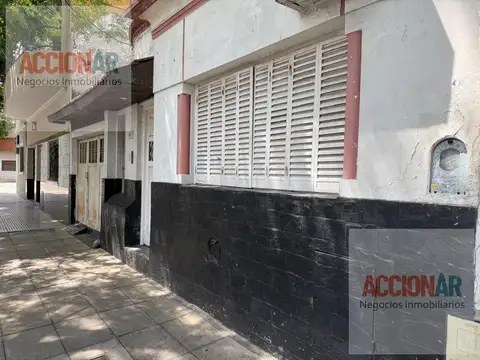 Casa en lote propio con jardín y potencial de desarrollo – Villa del Parque