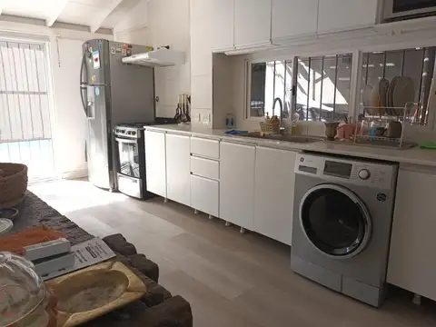 Casa en Alquiler con 3 cocheras