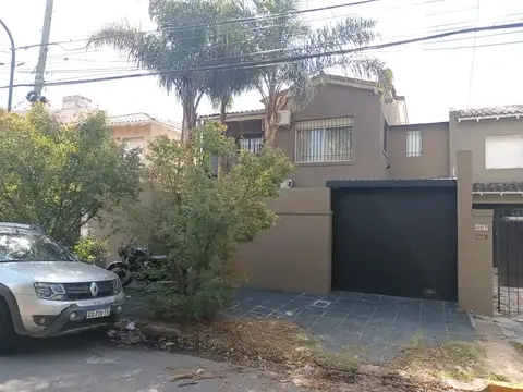 Casa en alquiler 5 ambientes, excelente ubicación, a metros de Libertador, totalmente reciclada