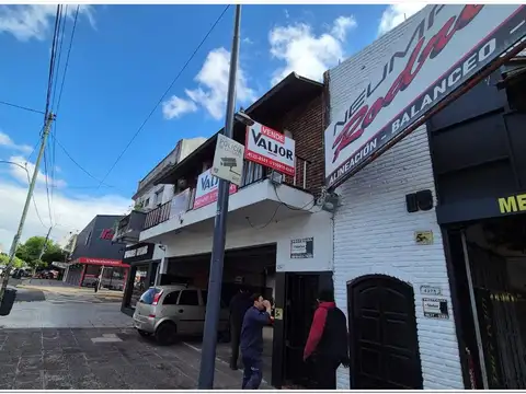 LOCAL EN VENTA CON VIVIENDA U OFICINAS EN PLANTA ALTA  Villa Urquiza