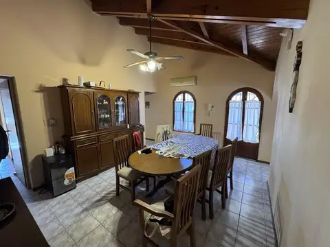 Casa 5 ambientes con 3 baños