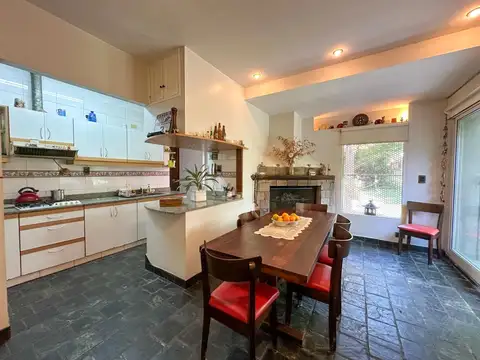 Casa en Venta con 4 cocheras