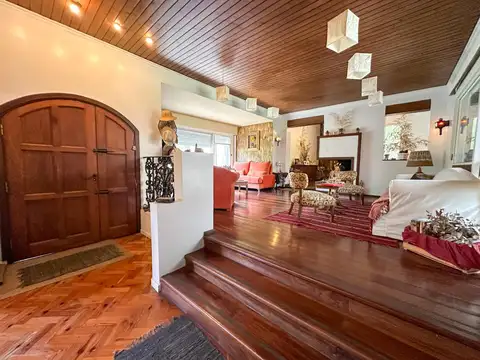 Casa en Venta 5 ambientes en Santa Rita con gran jardín