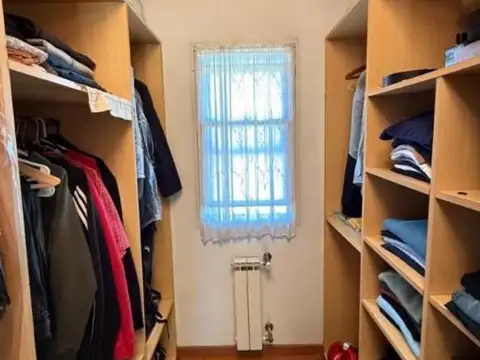 Casa en venta, 5 ambientes, 4 dormitorios, 2 baños, Bermudas