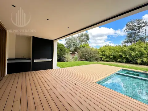 Casa en Venta con 2 cocheras