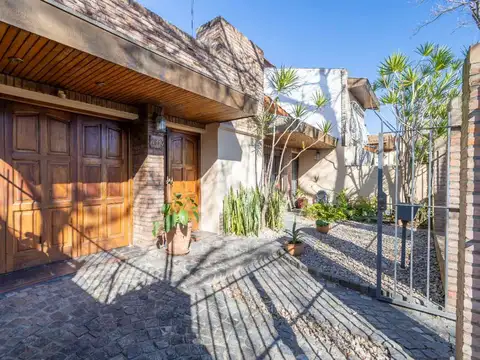 VENTA CASA 6 AMB OLIVOS ROCHE COCHERA Y JARDIN