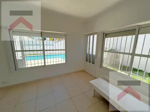 Casa 7 ambientes con 2 baños
