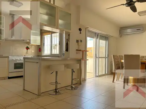 Casa 7 ambientes con 2 baños