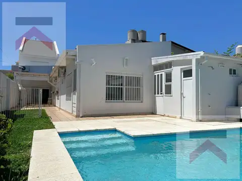 Impecable Chalet con 5 dormitorios y pileta en Punta Chica