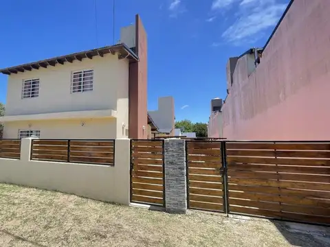 OPORTUNIDAD - CASA ESTILO PH AL FRENTE SIN EXPENSAS 