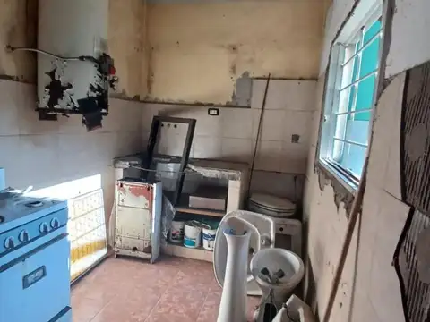 Casa P.H 3 Ambientes con patio y terraza a Refaccionar