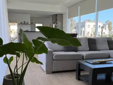 ALQUILER CASA 4 AMBIENTES - BARRIO SANTA ELENA