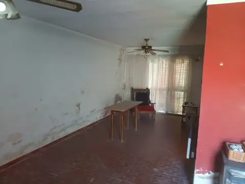 Casa 6 ambientes con 2 baños