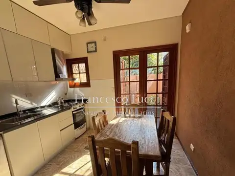 Casa en Venta con 1 cochera