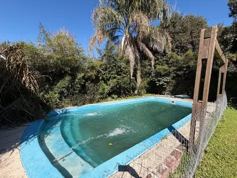 Casa en venta de 4 dormitorios y pileta en Funes