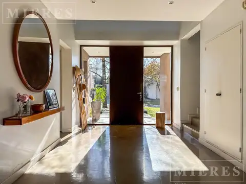 Casa 7 ambientes con 2 baños