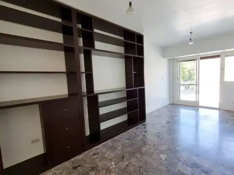 ALQUILER 4 AMBIENTES CON DEPENDENCIA BALCON FLORES