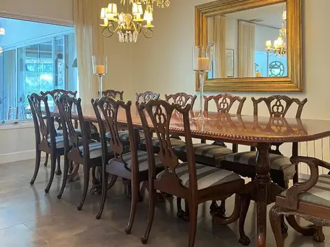 Casa en Alquiler con 2 cocheras