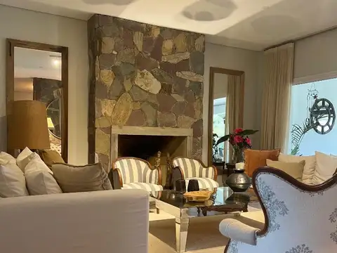 Casa 5 ambientes con 5 baños