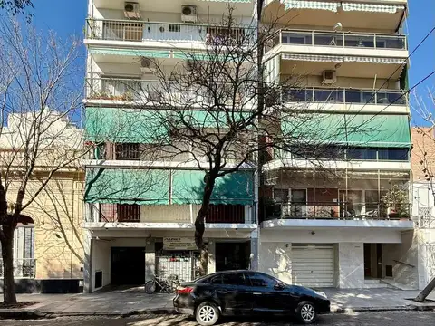 3 AMBIENTES FRENTE BALCON COCHERA FIJA BAÑO /TOIL y LAV SEP