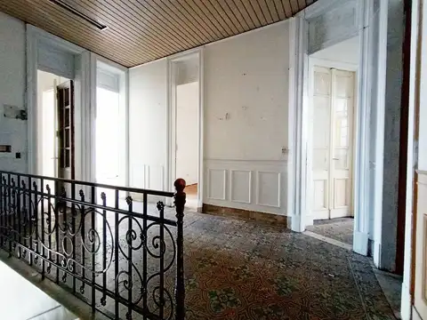 PH en VENTA a refaccionar en Flores - 200m2