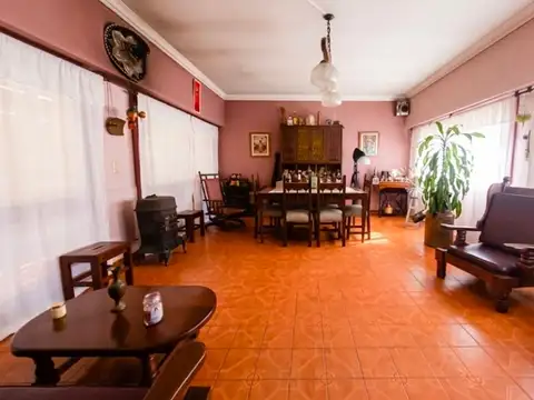Casa 5 ambientes con 3 baños