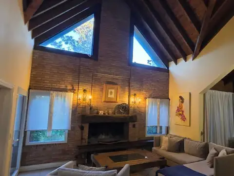 Casa 6 ambientes con 5 baños