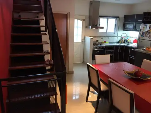 TRIPLEX 4 AMPLIOS CON PATIO EN SAN JUSTO