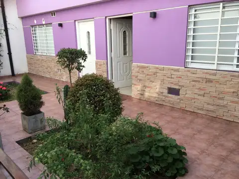 TRIPLEX 4 AMPLIOS CON PATIO EN SAN JUSTO