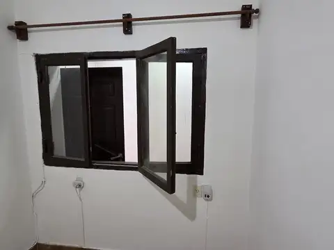 Avenida Castañares 4800, Piso PB