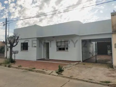 CASA EN VENTA EN EL CENTRO DE CARMEN DE ARECO