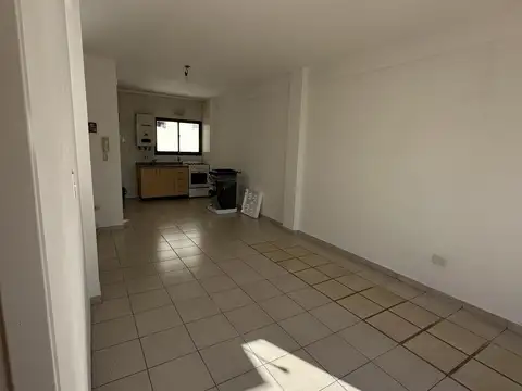 Ambiente amplio con cocina baño y balcon super luminoso vista abierta al norte