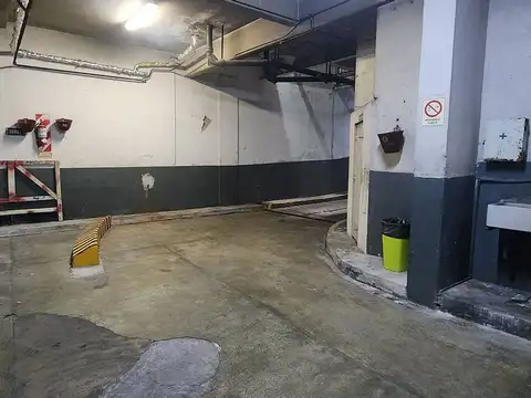 Cochera a la venta cubierta San Nicolás Catalinas