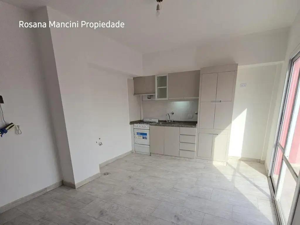 24 De Noviembre 1200, Piso 6