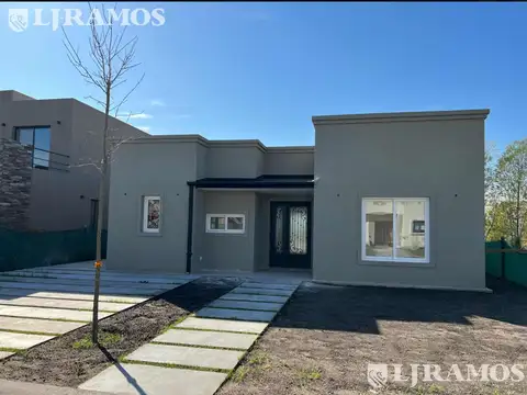 Casa a estrenar con 3 dormitorios en venta en Vila Marina