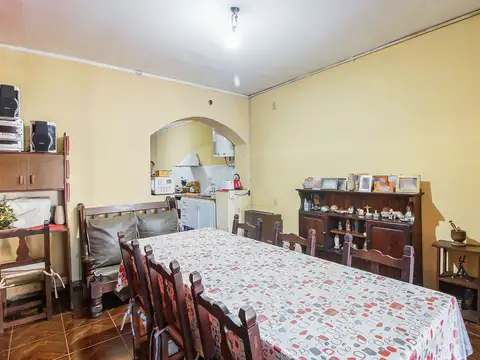 VENTA 4 AMB EN BURZACO CON JARDIN Y POTENCIAL
