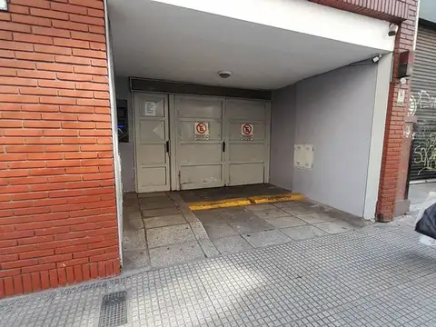 Cochera Fija Cubierta en Alquiler - 13 m² - Abasto