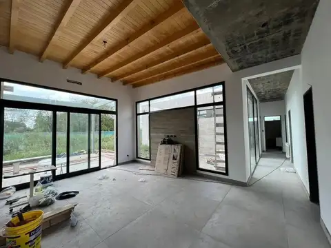 Casa 4 ambientes con 2 baños