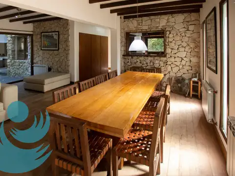 Casa 8 ambientes con 4 baños