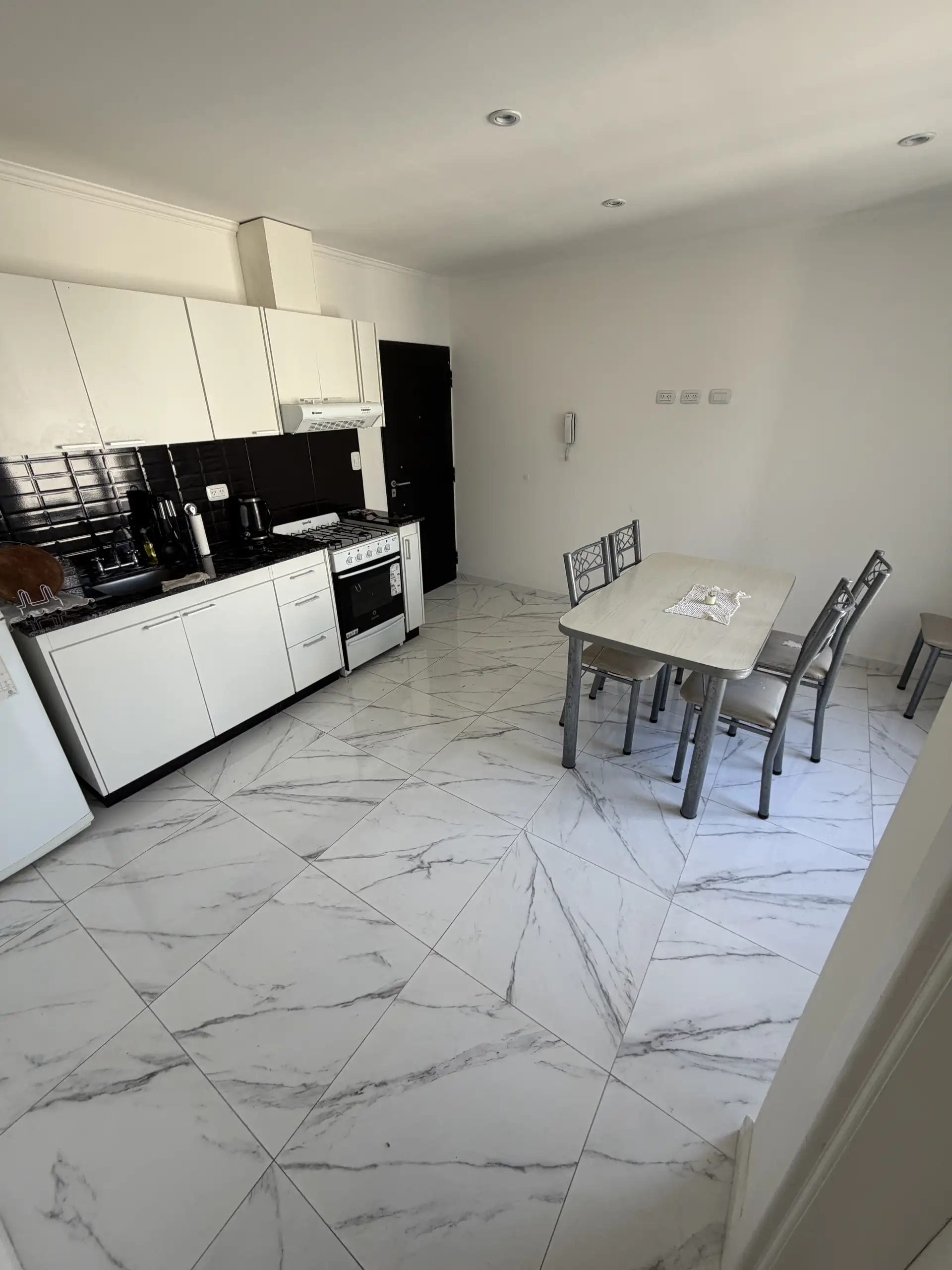 Departamento 2 ambientes en alquiler – Montevideo 1555